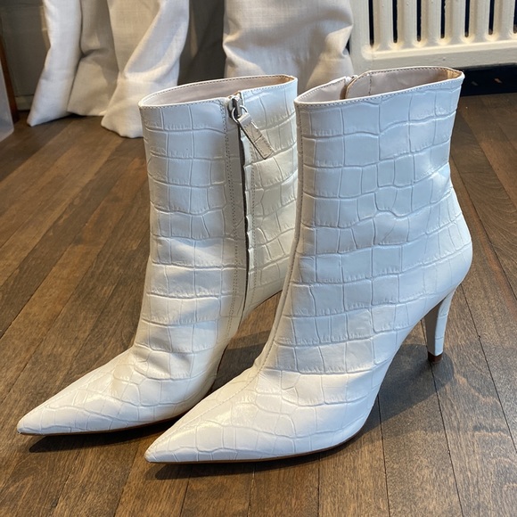 NWOT Leather Embossed Zara Bootie - Picture 8 of 10